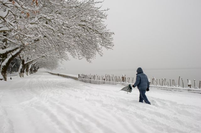 Γυναίκα πέθανε στα χιόνια – Βαρυχειμωνιά σε όλη τη χώρα