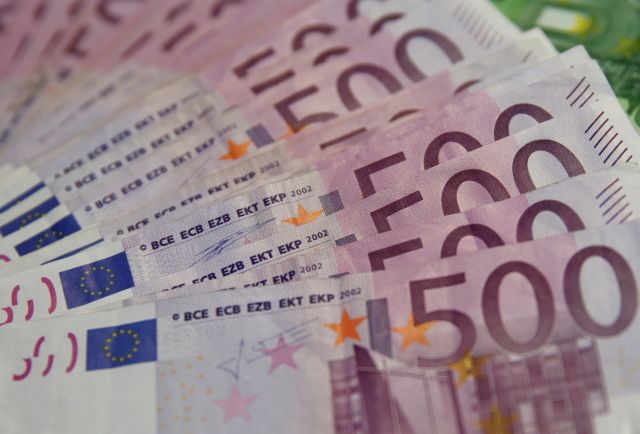 Κάθε Ελληνας χρωστά 29.700 ευρώ στους δανειστές