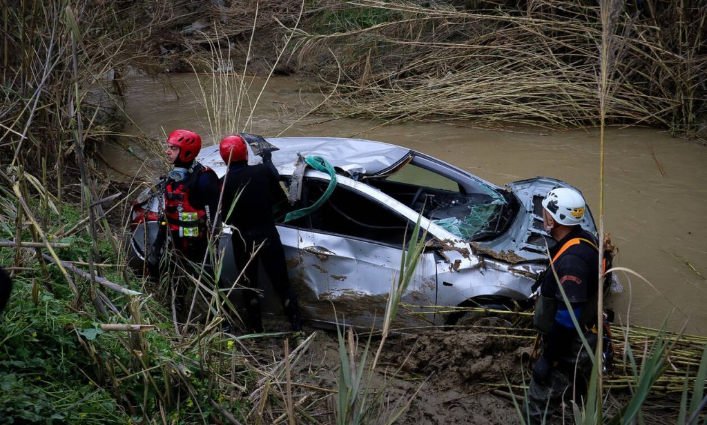 Χάθηκε μία οικογένεια : Οδύνη στις κηδείες των τεσσάρων νεκρών