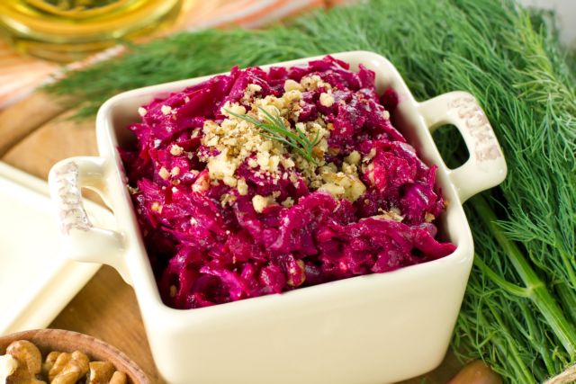 Παντζαροσαλάτα με πράσινο μήλο, γιαούρτι και καρύδια