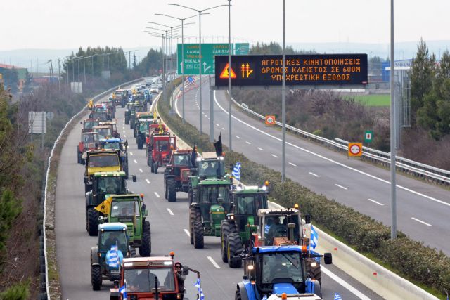 «Ζεσταίνουν» τα τρακτέρ τους οι αγρότες – Απειλούν με κάθοδο στην Αθήνα