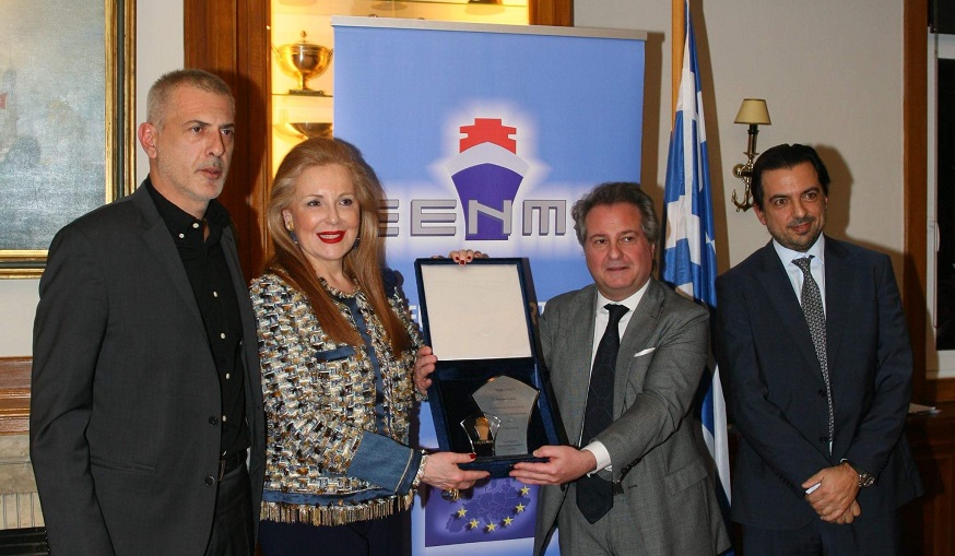 Γιάννης Μώραλης: Βραβεύτηκε για τη συμβολή του δήμου Πειραιά στη γαλάζια οικονομία