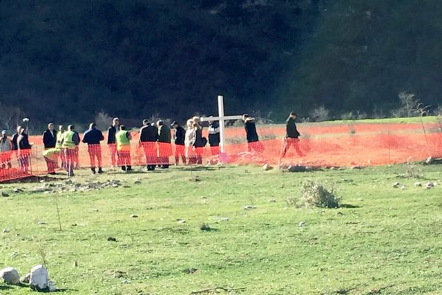 Με ανθρώπινα οστά γέμισαν οι δρόμοι της Λέσβου