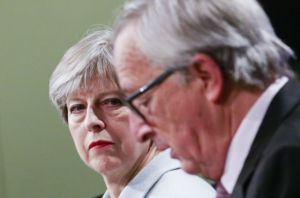 Brexit: Παραμένει το αδιέξοδο μετά τη συνάντηση Γιούνκερ – Μέι