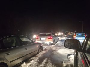 Κρήτη: Σφοδρή χαλαζόπτωση και ουρές χιλιομέτρων