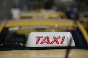 Στάση εργασίας στα ταξί: Πότε τραβούν χειρόφρενο
