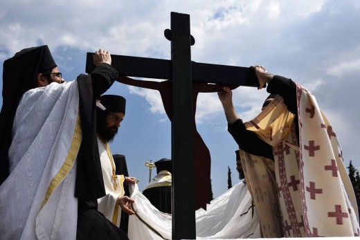 Οι πιο πιστοί λαοί της Ευρώπης – Πού βρίσκονται οι Έλληνες