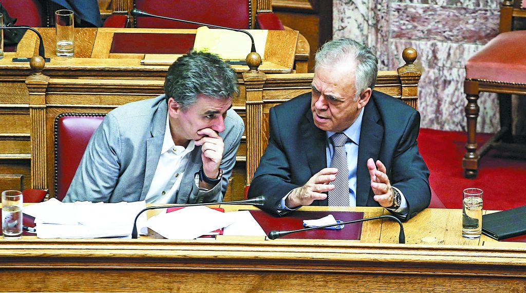 Καρφιά Τσακαλώτου για τις τράπεζες