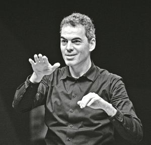 «Προσπαθώ να μπω βαθιά στα έργα που διευθύνω»