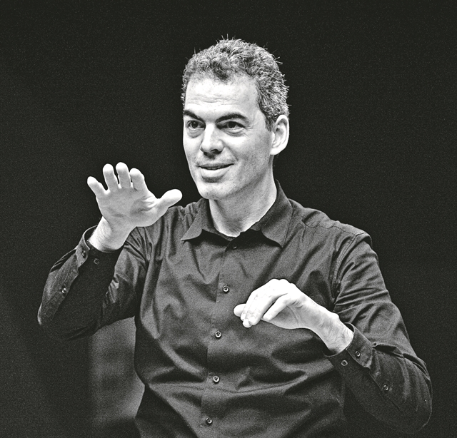 «Προσπαθώ να μπω βαθιά στα έργα που διευθύνω»