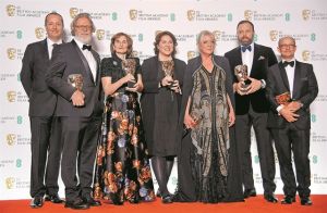 Γλυκόπικρη νίκη για την «Ευνοούμενη»