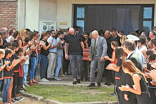 Στα χαρακώματα Ναντ και Κάρντιφ