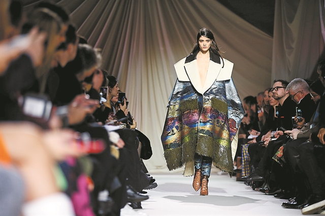 Ελμπα και Κατράντζου… ατενίζουν από ψηλά