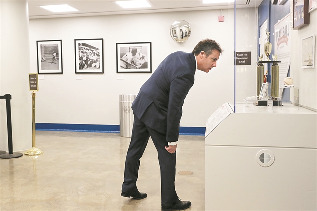 Ο Κόεν «δοκιμάζει» Δημοκρατικούς και Ρεπουμπλικανούς