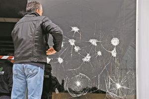 Απαθής η ΕΛ.ΑΣ. στις επιθέσεις του Ρουβίκωνα