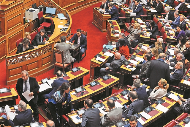 Πολιτική ήττα για τον ΣΥΡΙΖΑ με ανταρσία βουλευτών