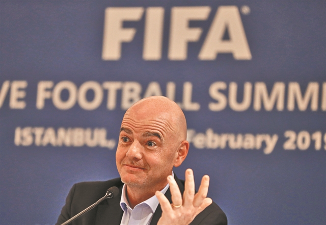 Ο Ινφαντίνο επιμένει για 48 ομάδες