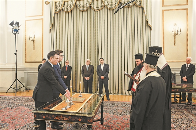 Οταν το ΠΑΣΟΚ γίνεται διαβατήριο για παντού