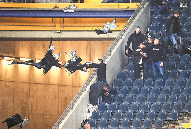 Τα κίτρινα γάντια