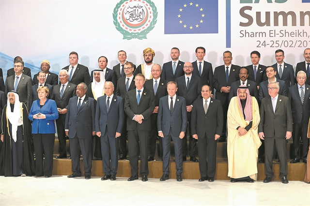 Το χειροκρότημα, η θανατική ποινή και η κυρία Γιούνκερ