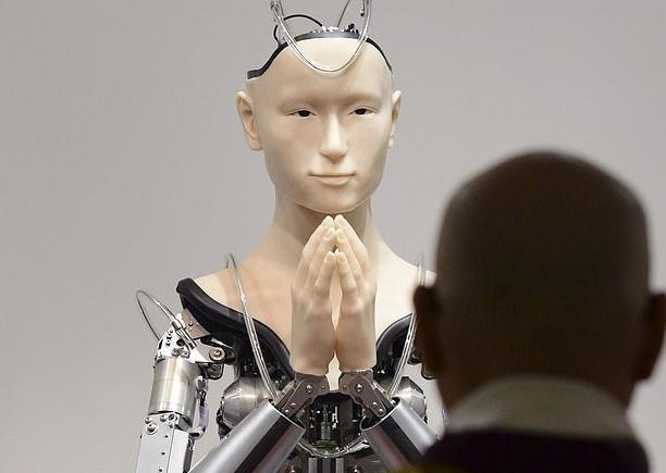 Ρομπότ-μοναχή κηρύττει το βουδισμό στους νέους