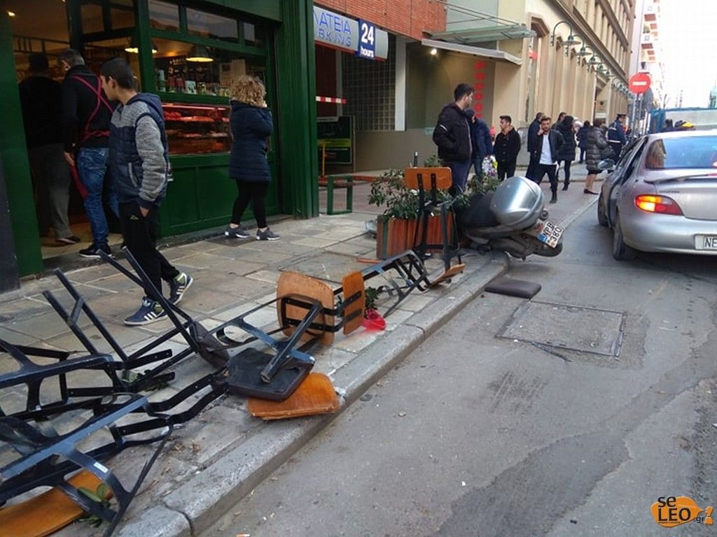 Συγκλονιστικά βίντεο από το όχημα που πέφτει πάνω σε πεζούς στη Θεσσαλονίκη