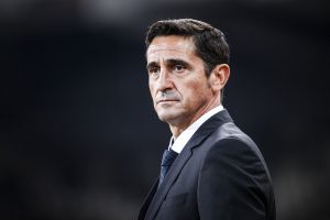 Οι άλλοι με κανόνια, ο Μανόλο με λιανοντούφεκα