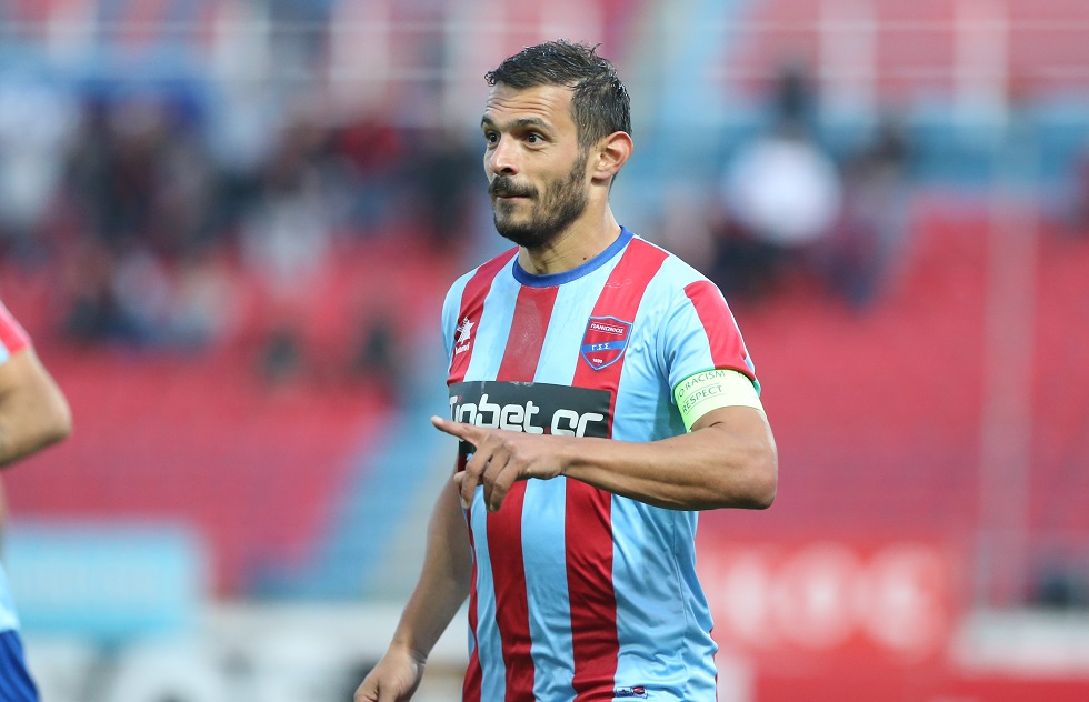 Επίθεση Κόρμπου σε Σκουλά: «Να βγει να πει δημόσια τι είπε στο ημίχρονο…»