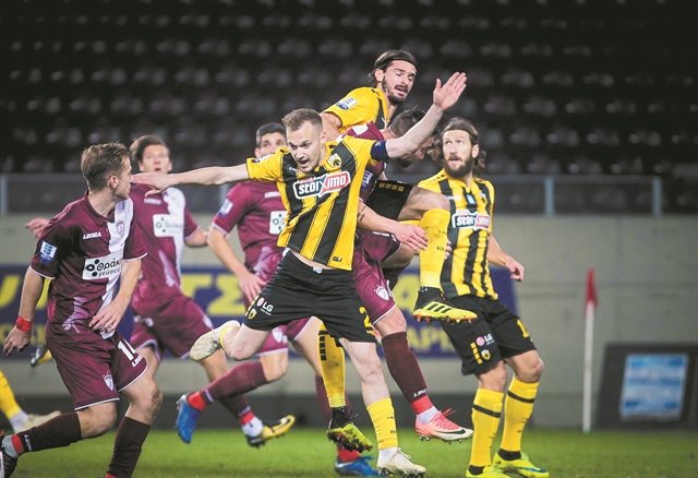 Αμυντική τετράδα στο Φάληρο