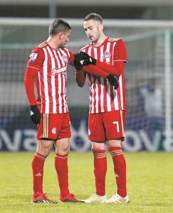 Ανακατεύει την τράπουλα