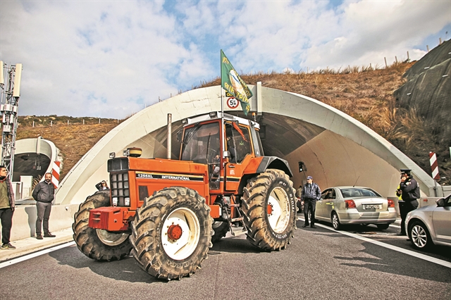 Ζεσταίνουν τα τρακτέρ για την Αθήνα οι αγρότες