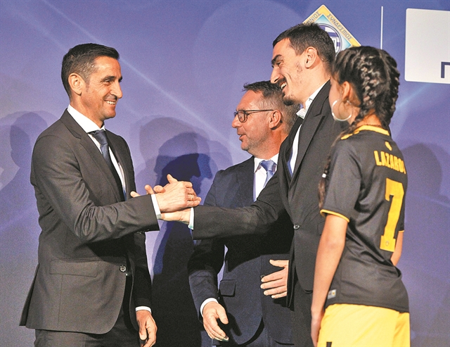 Ο Μανόλο έχει να διηγείται!