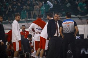 Ολυμπιακός: Τα «φιλάκια» του Μπαφέ σε γραμματεία και κομισάριο!