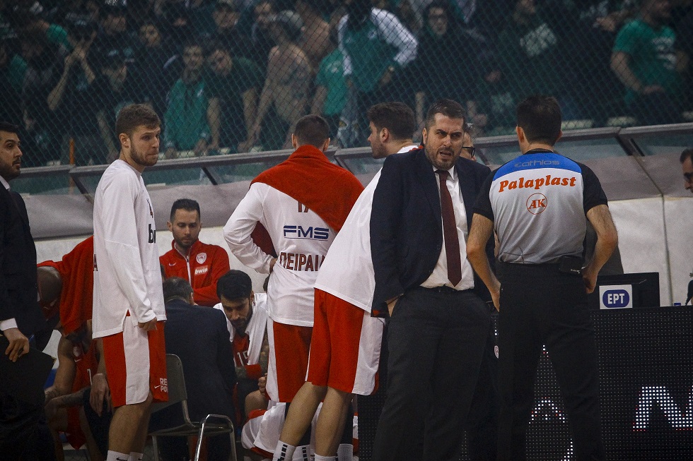 Ολυμπιακός: Τα «φιλάκια» του Μπαφέ σε γραμματεία και κομισάριο!