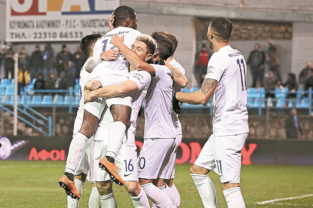 Πετάει, πετάει η Λαμία!