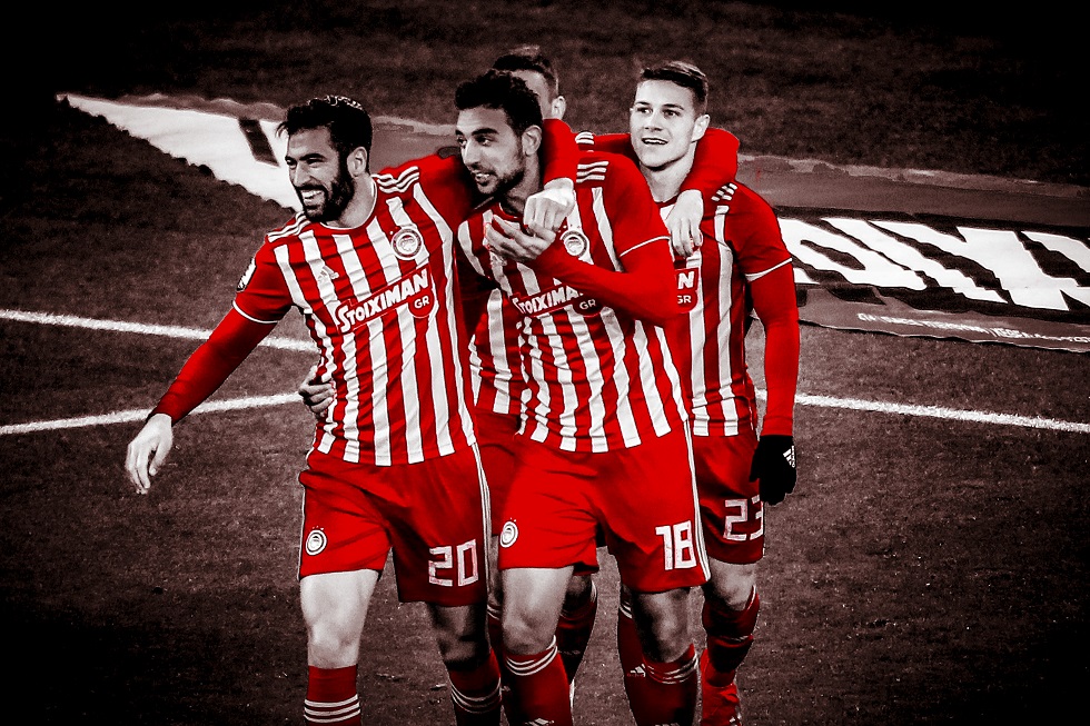 Η «ερυθρόλευκη» παρακάμερα: Η ικανοποίηση του Μαρινάκη και το… σουβενίρ του Χασάν