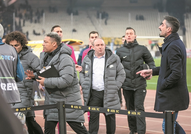 «Απολογηθείτε για τη συμπεριφορά σας»