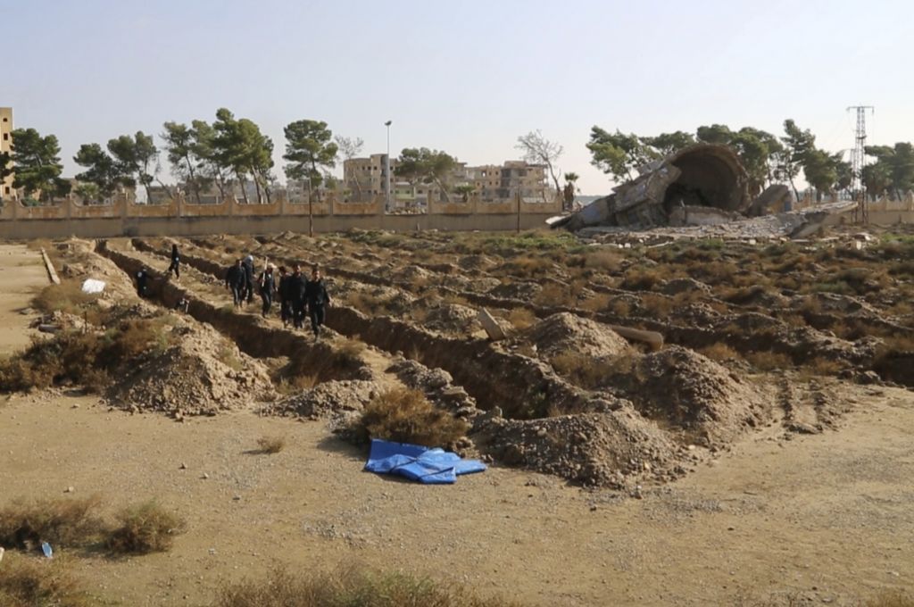 Θηριωδία τζιχαντιστών: Ομαδικός τάφος με πάνω από 3.000 νεκρούς στη Ράκα