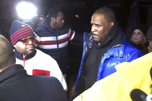 R. Kelly: Αντιμέτωπος με κατηγορίες για σεξουαλική κακοποίηση