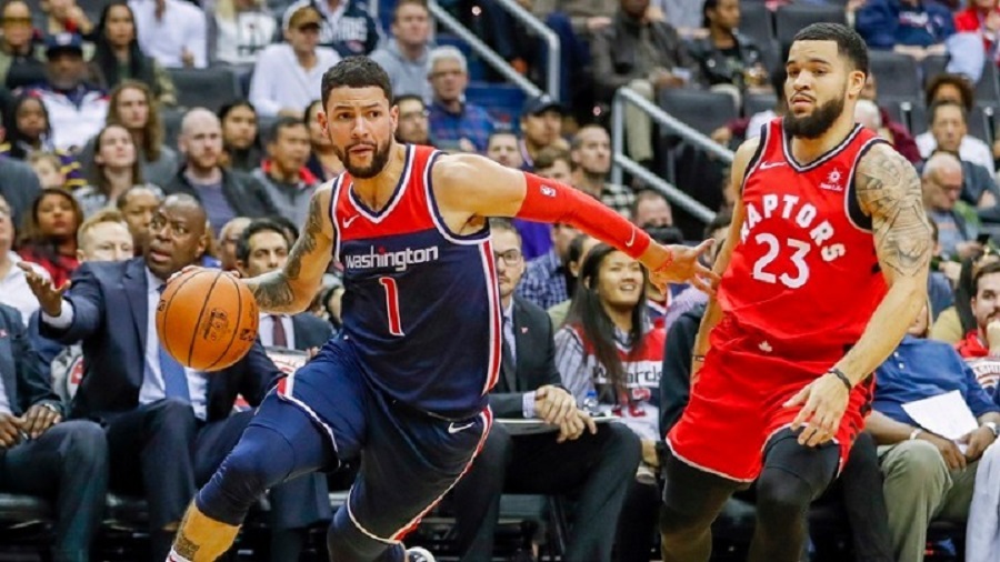 Ο Οστιν Ρίβερς ζήτησε το λόγο από οπαδό για προσβολή του πατέρα του