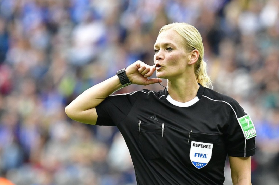 Ιραν: Τηλεοπτικό δίκτυο δεν έδειξε το Μπάγερν-Άουγκσμπουργκ λόγω γυναίκας διαιτητή