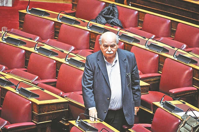 Στα χαρακώματα για τη θεσμική εκτροπή