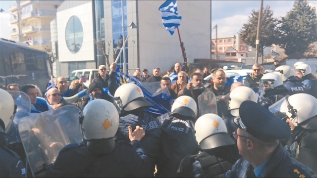 Ισορροπίες Τσίπρα με τους 53+ σε τεντωμένο σκοινί