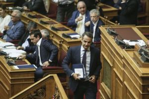 Βίτσας για προσφυγικό: Δρουν εγκληματικά κυκλώματα στη Σάμο