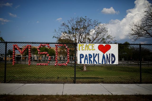 ΗΠΑ: Ενα χρόνο μετά το μακελειό, το Πάρκλαντ τιμά τα θύματα