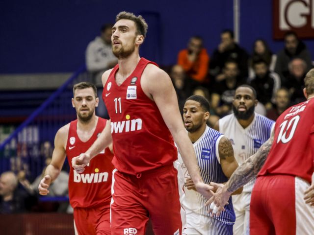 Κάκωση στην αριστερή κνήμη ο Μιλουτίνοβ