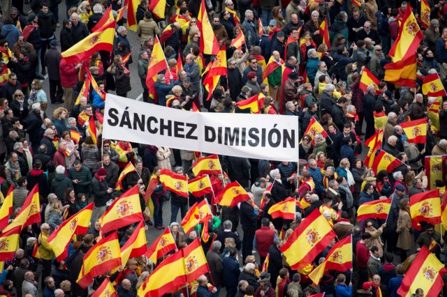 Ισπανία: Χιλιάδες στους δρόμους εναντίον του Σάντσεθ