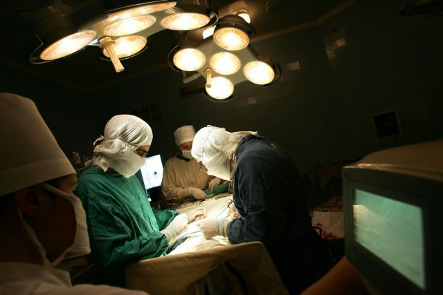 Μέσα από το στόμα και χωρίς τομή θα αφαιρείται πλέον ο Θυρεοειδής