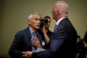 Δημοσιογράφοι τέθηκαν υπό κράτηση μετά τη συνέντευξη με το Μαδούρο