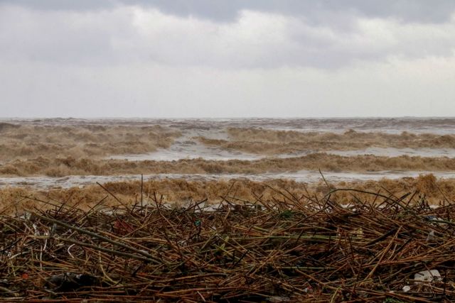 Καρέ – καρέ η στιγμή της κατάρρευσης της γέφυρας του Κερίτη στα Χανιά